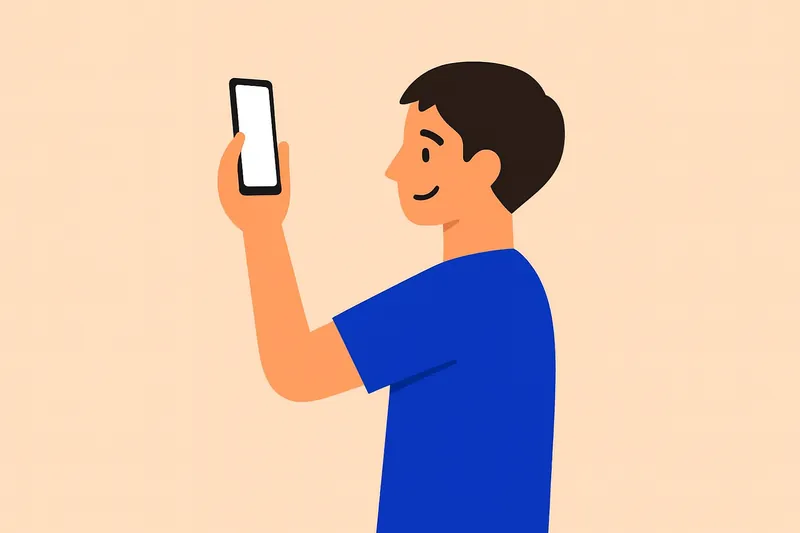 スマホ首を防ぐために目の高さでスマホを見る人物。