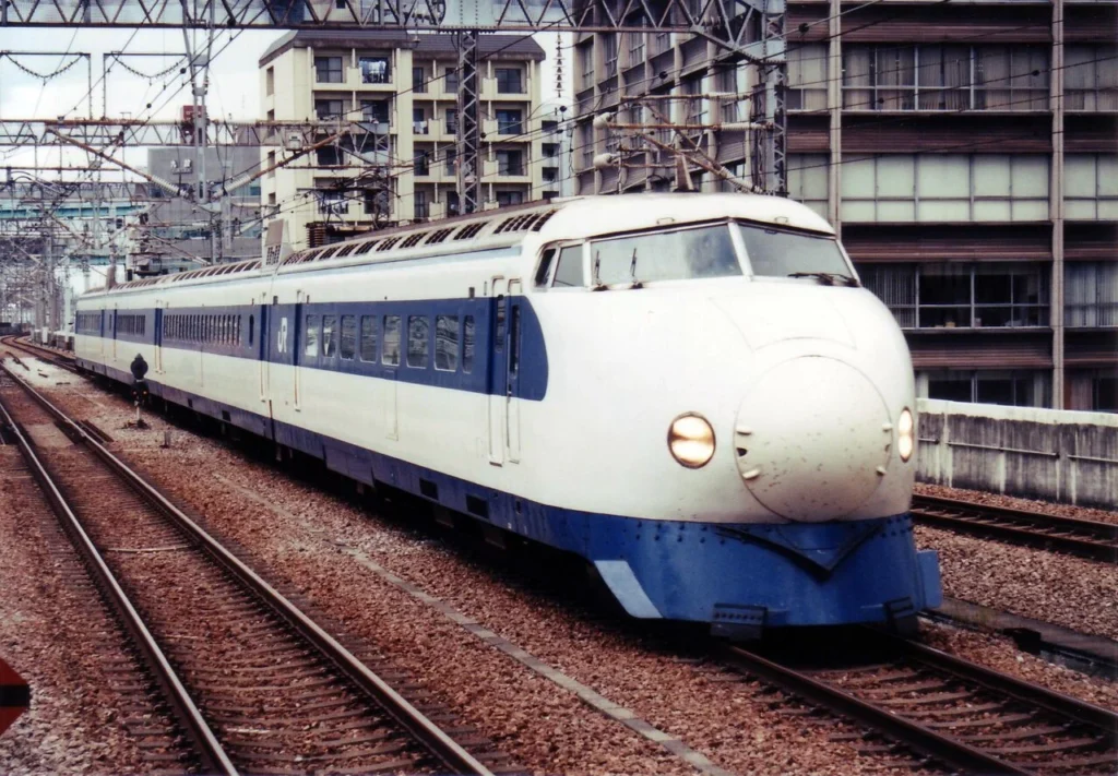 博多駅へ進入する山陽新幹線0系こだま