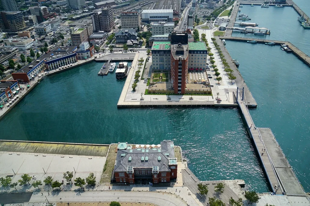 福岡県北九州市の門司港レトロ地区を見渡した写真