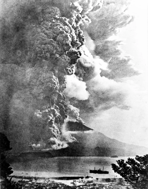 1914年に発生した桜島の大噴火の写真