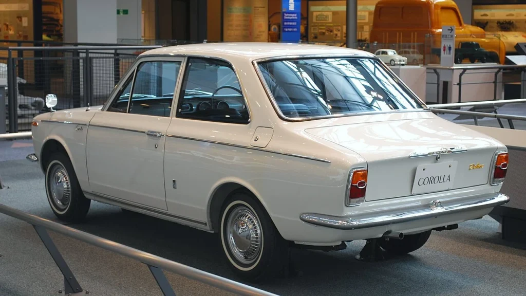 初代トヨタ・カローラKE10型の写真