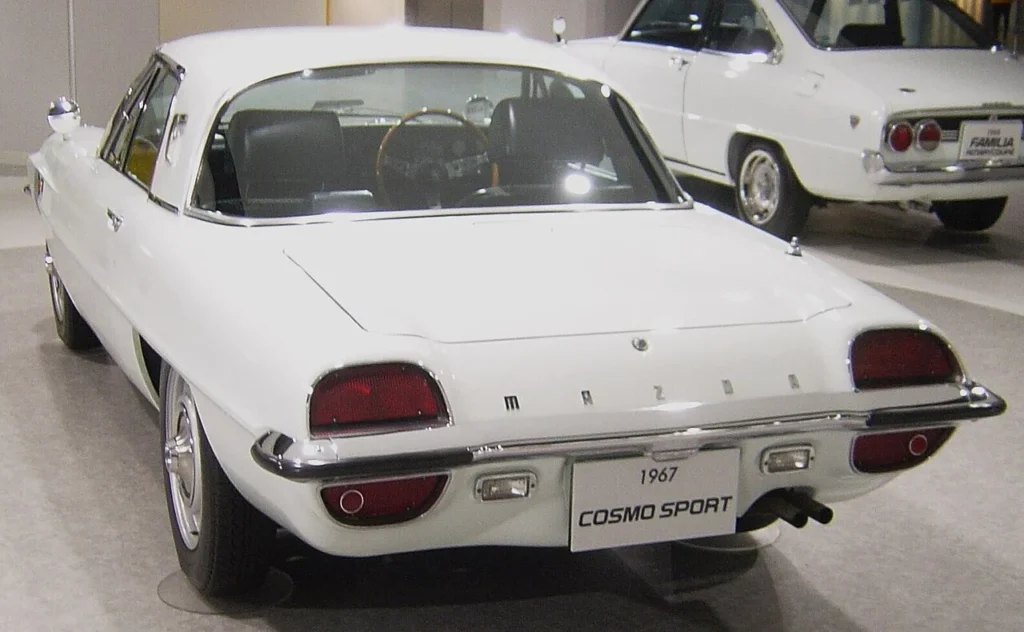 マツダ・コスモスポーツL10Aの車体