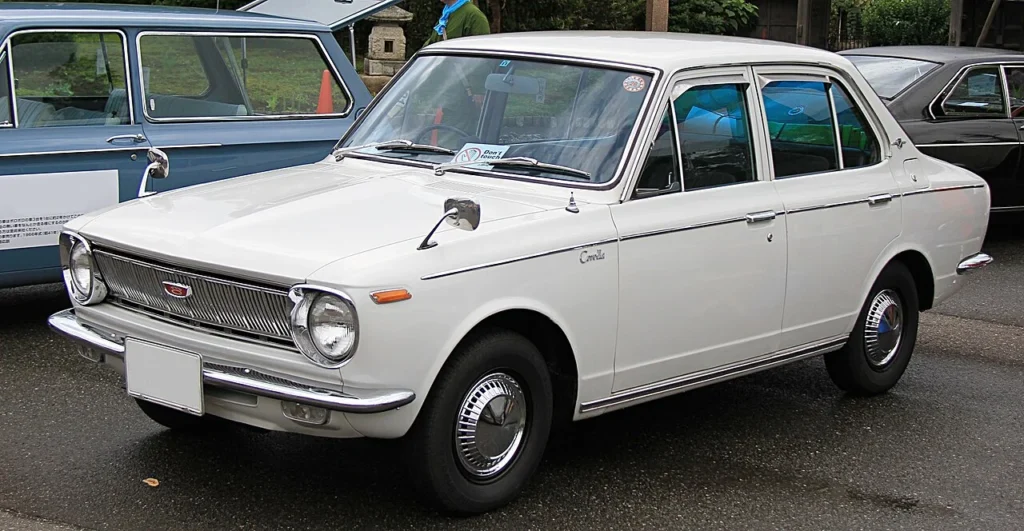 初代トヨタ・カローラ1100デラックス