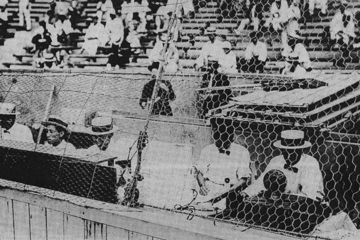 1927年8月13日に甲子園球場で行われた野球大会のラジオ中継