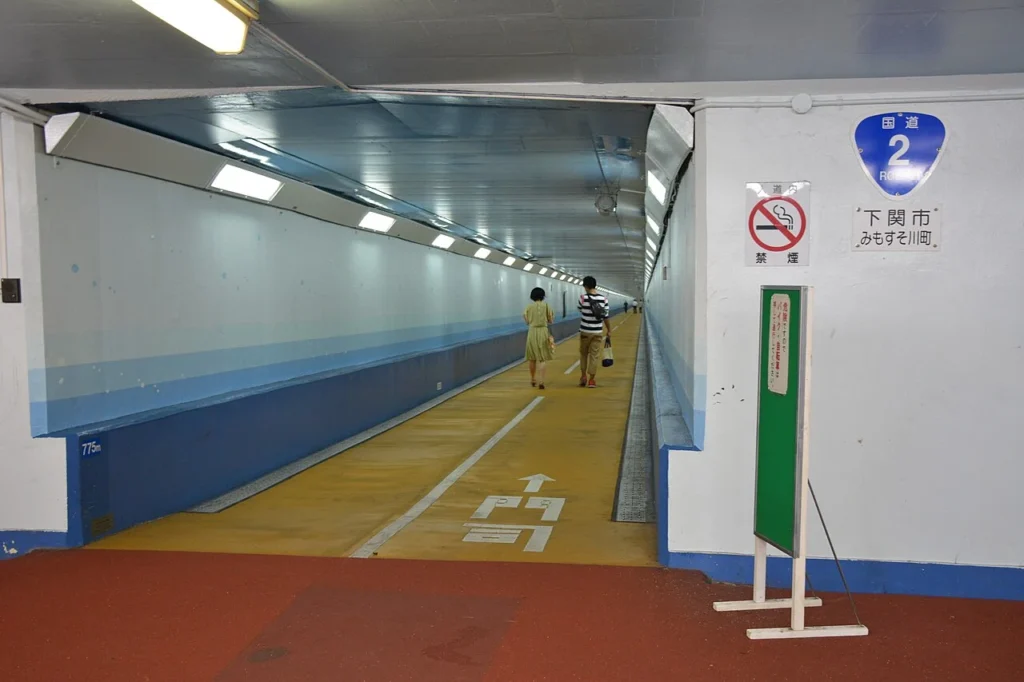 関門国道トンネルの歩行者用通路