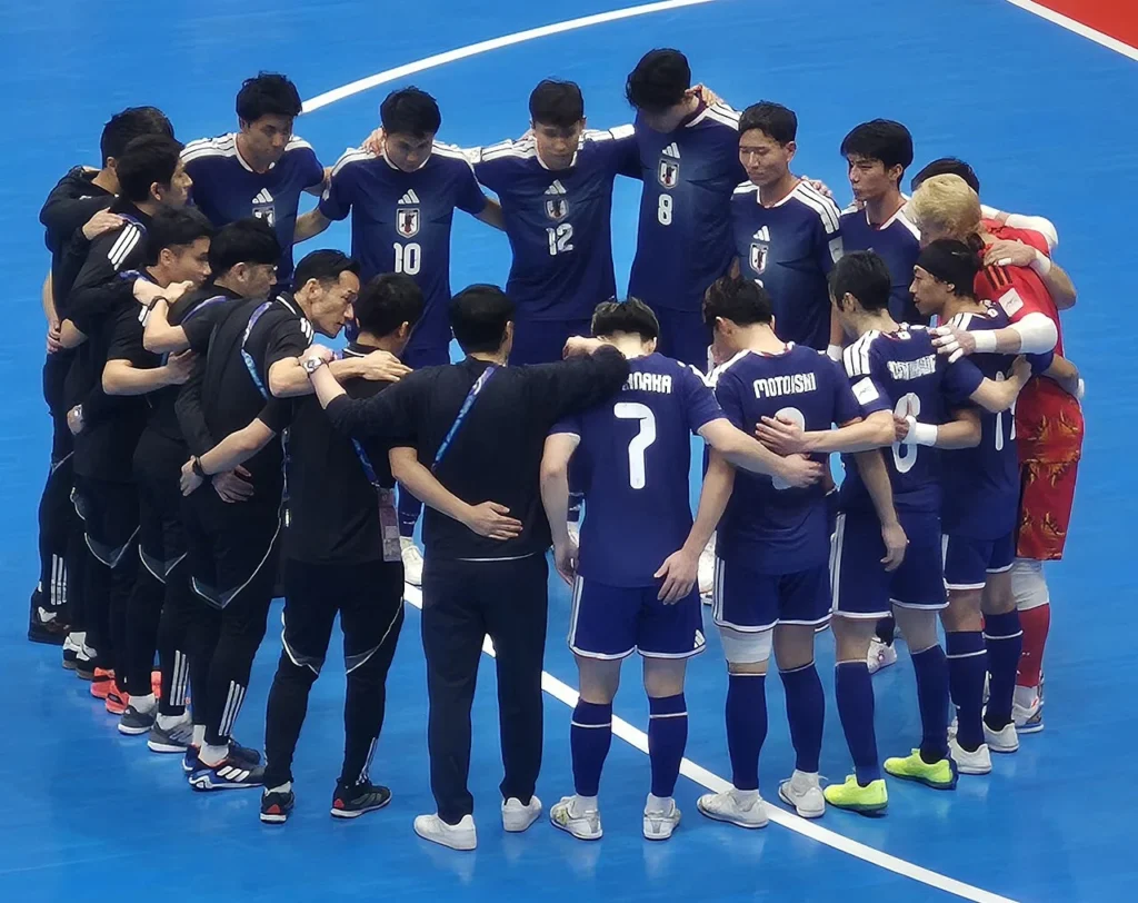 AFCフットサルアジアカップで対戦する日本とウズベキスタン