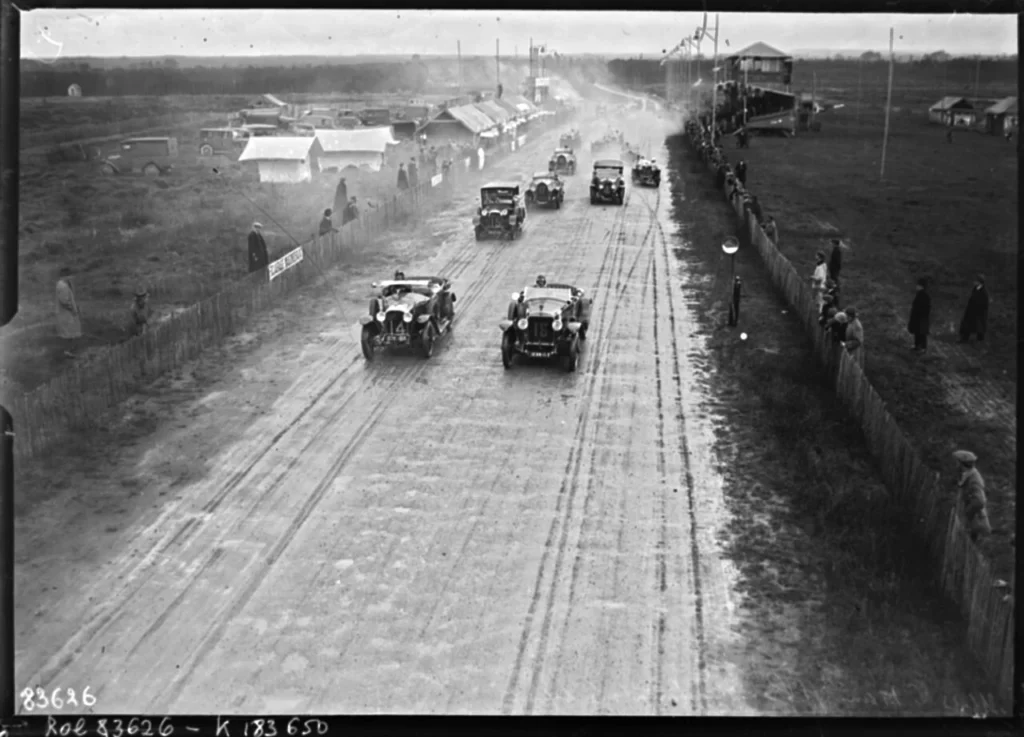 1923年に開催された第1回ル・マン24時間レースのスタート