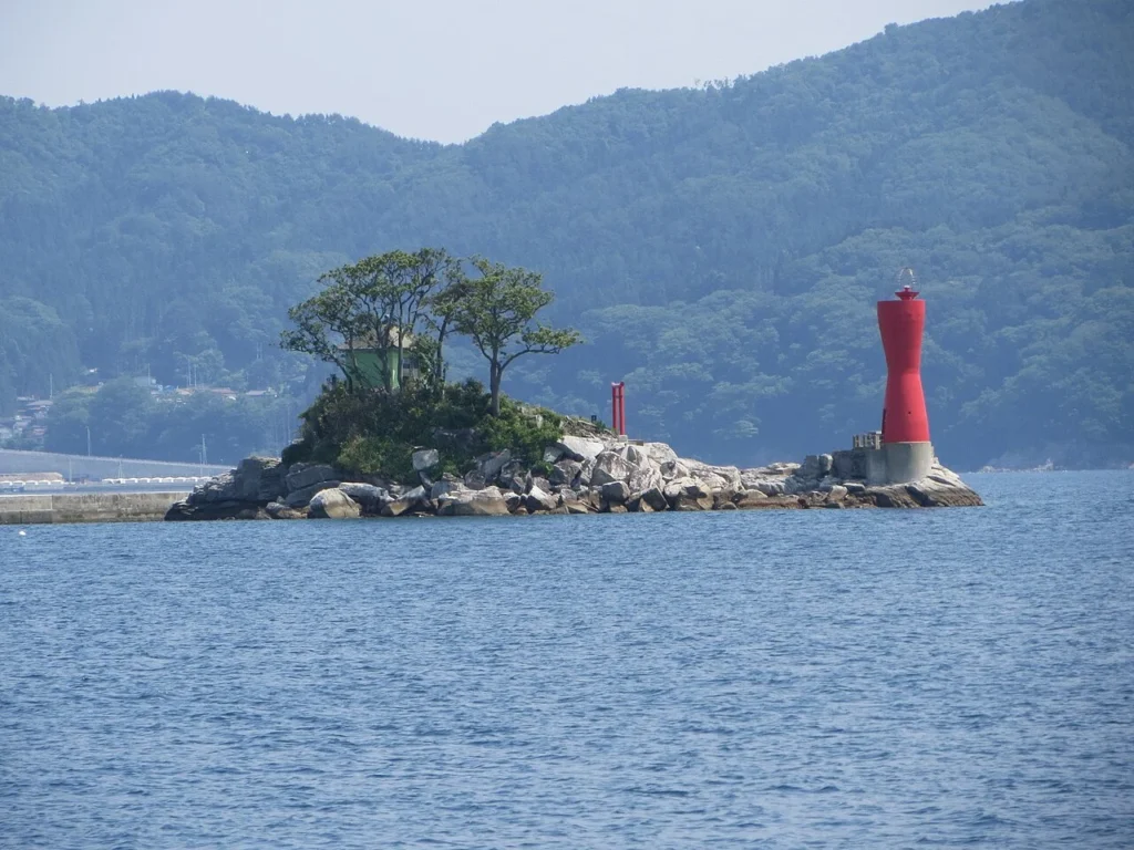 岩手県大槌湾にある蓬莱島