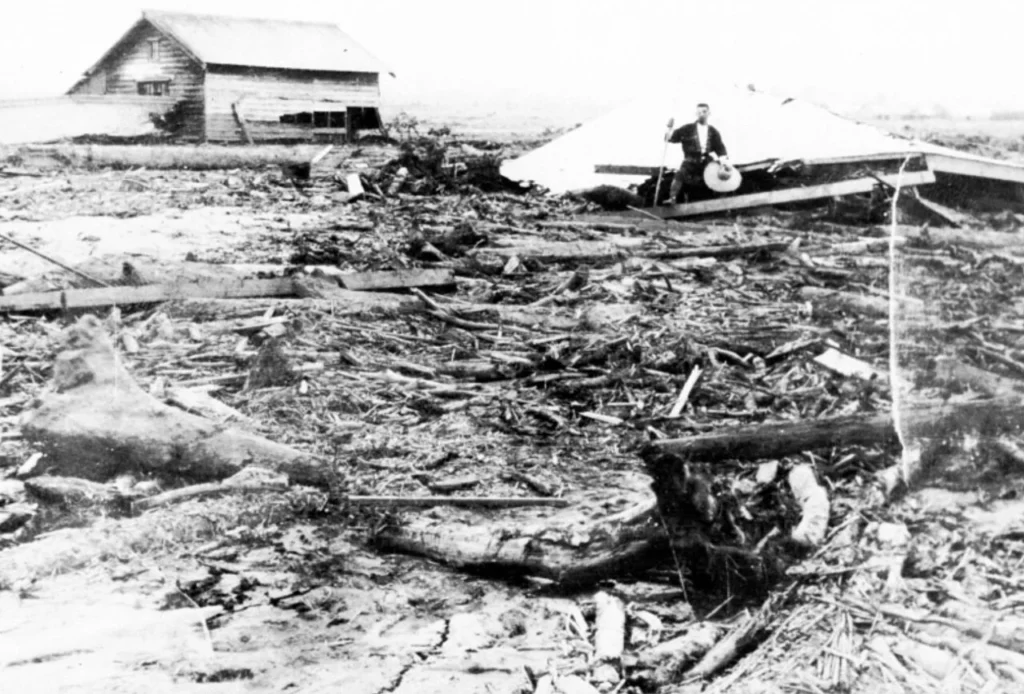 1926年の十勝岳噴火による上富良野開拓地の泥流被害