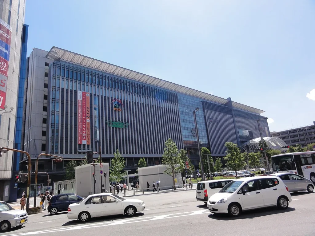 博多駅の駅ビルの写真