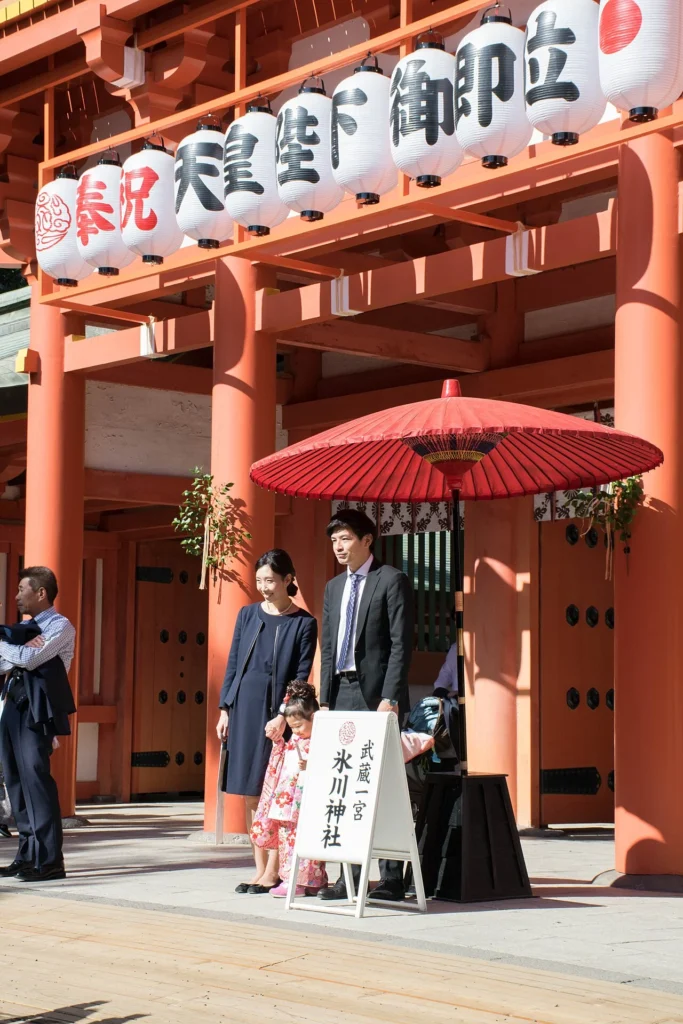 氷川神社での七五三詣の写真