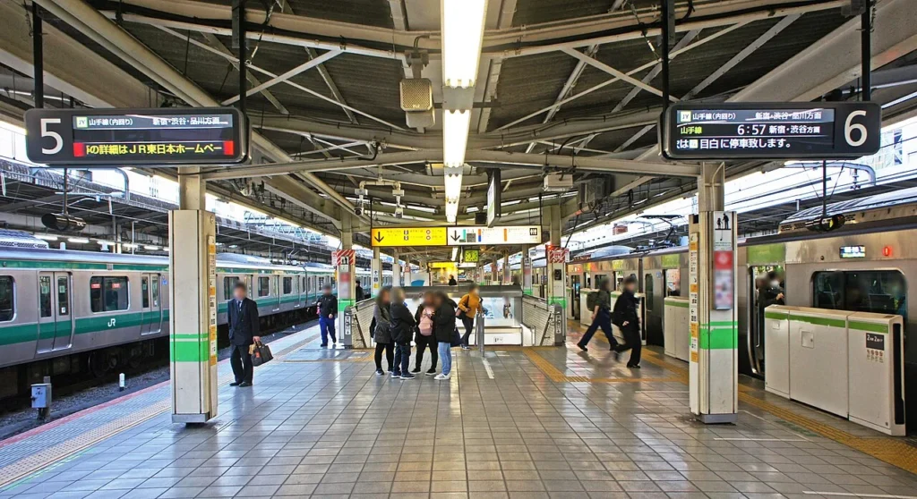 JR池袋駅の山手線ホームの写真