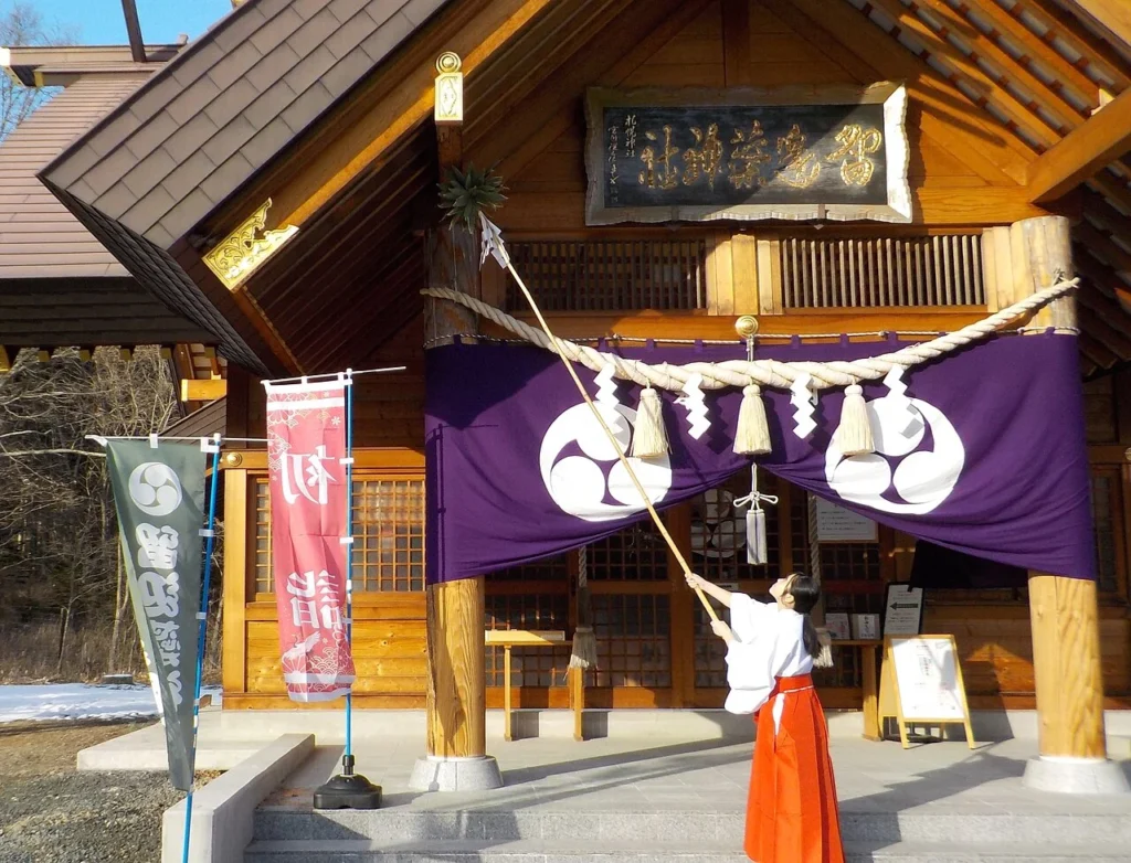留辺蘂神社の煤払いの写真