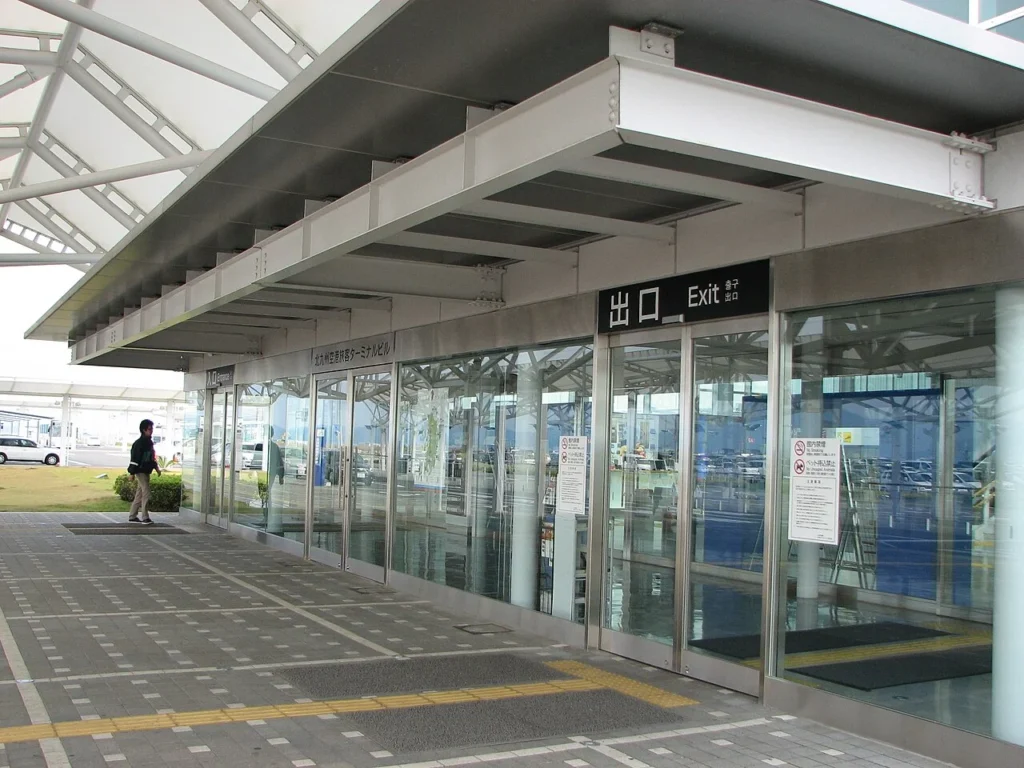 海上に建設された北九州空港