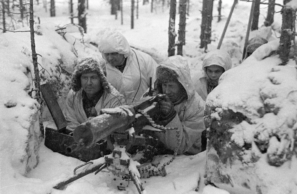 雪中に設けられたフィンランド軍の機関銃陣地