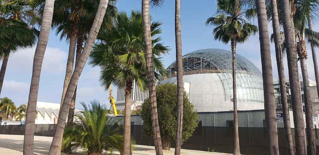 ロサンゼルスに建設中のアカデミー映画博物館
