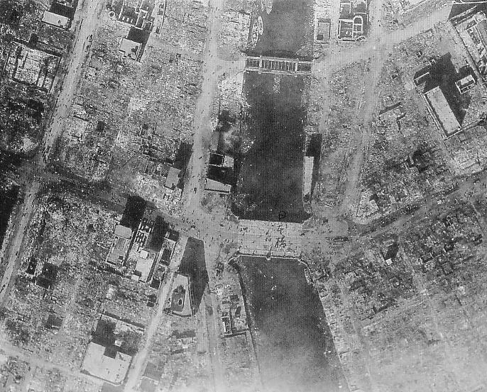関東大震災後の東京・日本橋周辺を上空から撮影した写真