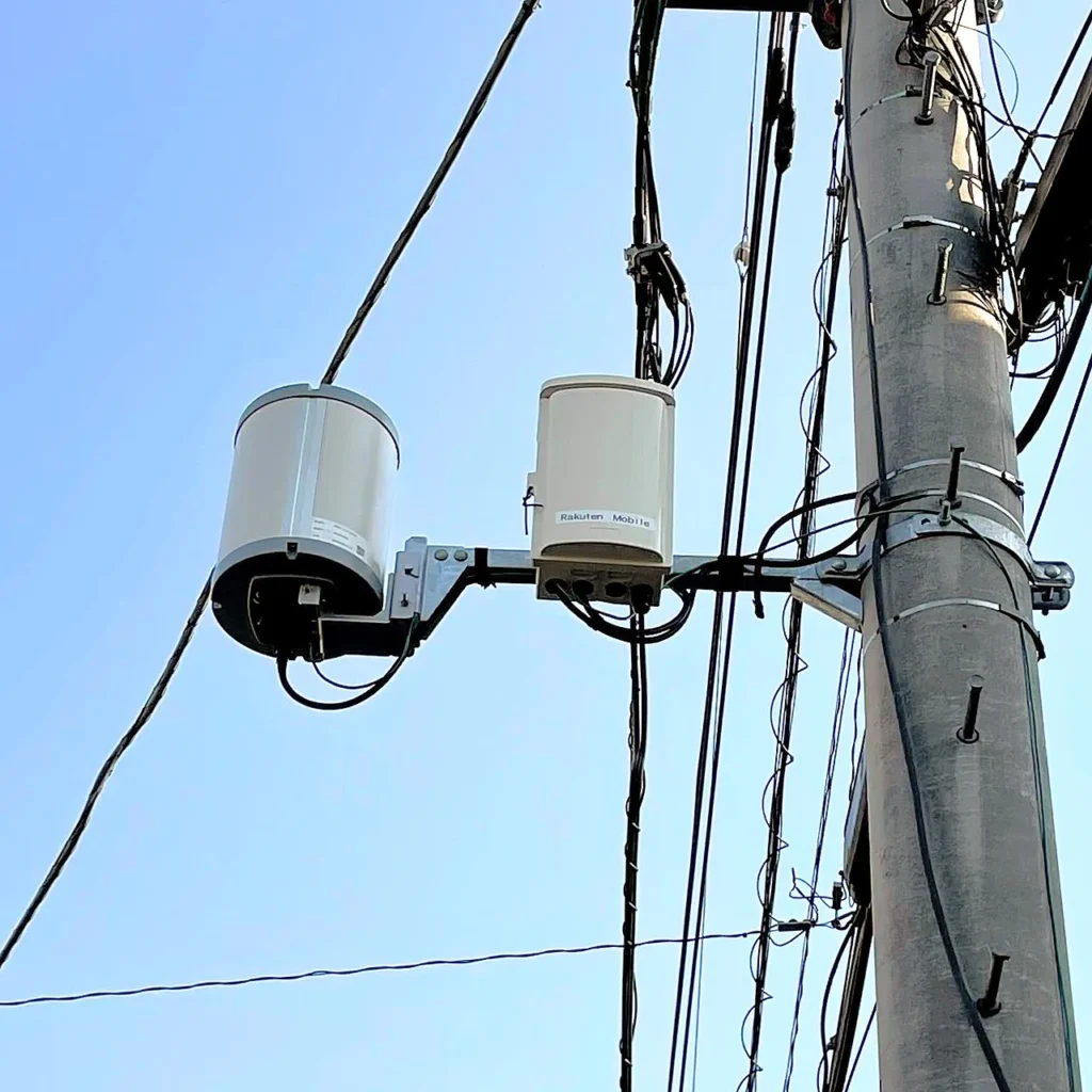 楽天モバイル仕様の携帯電話基地局