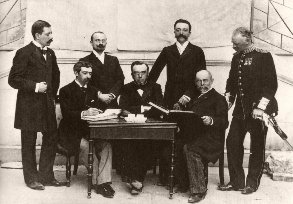 1896年に撮影された国際オリンピック委員会の委員