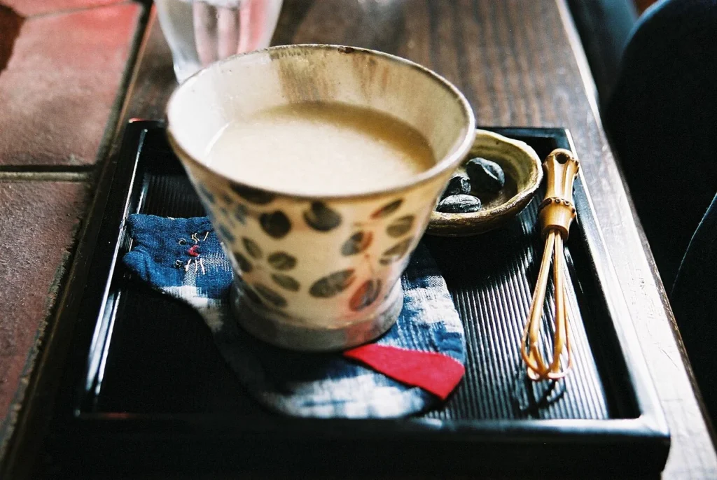 器に注がれた米から作る甘酒