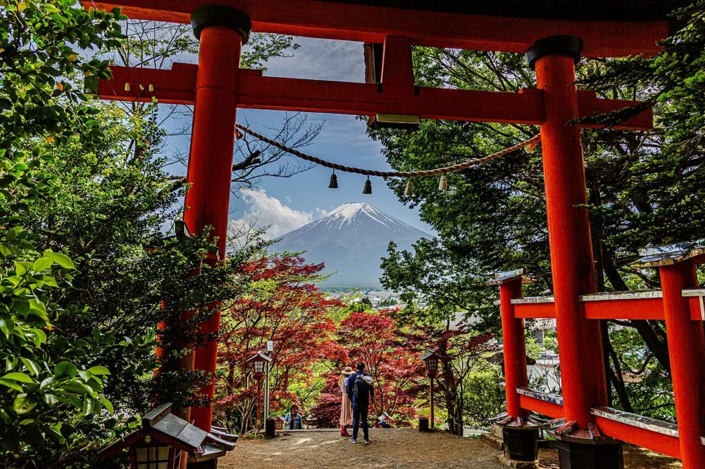 新倉山浅間公園から望む富士山の写真