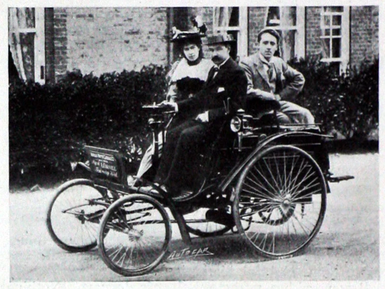 1897年に撮影された初期のアーノルド・ベンツ自動車
