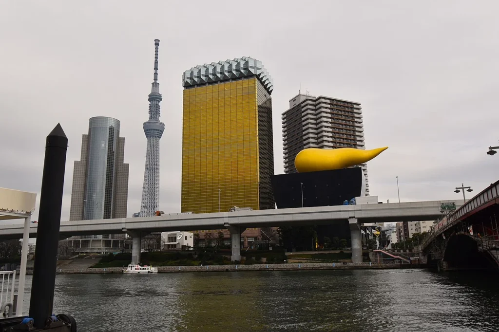 浅草側から見たアサヒビールホールと東京スカイツリー
