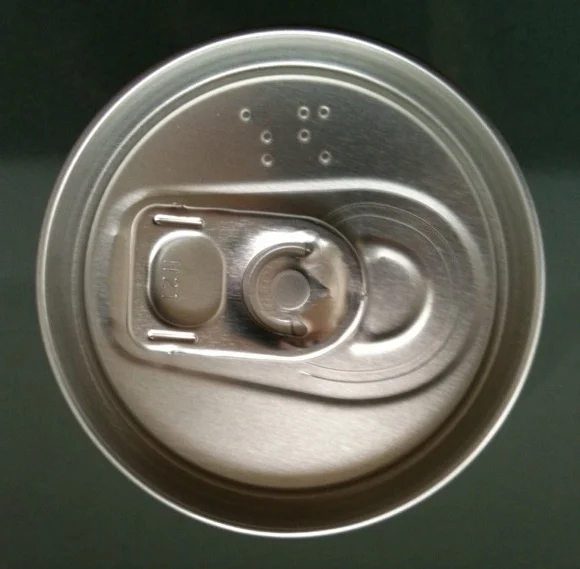 点字が刻まれたアサヒスーパードライの缶上面