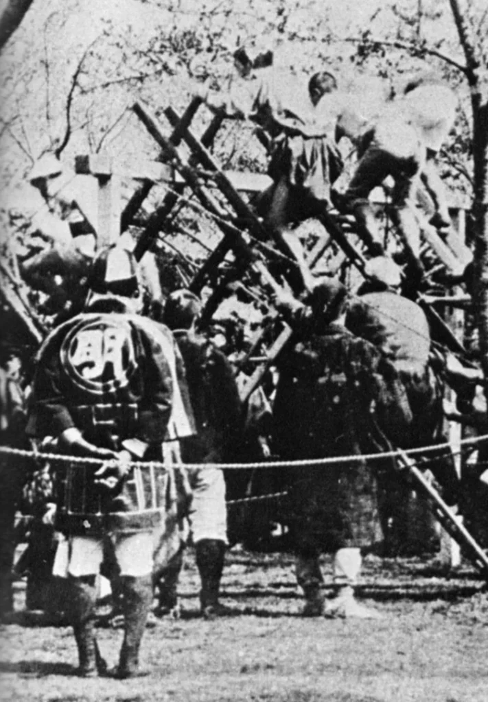 明治法律学校の大運動会を撮影した古写真