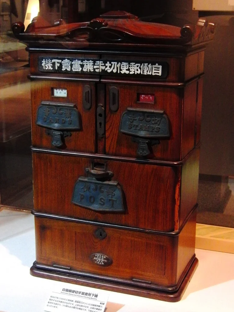 俵谷高七が1904年に製作した自動販売機の複製