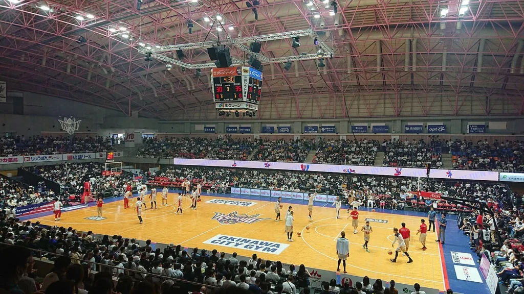 琉球ゴールデンキングスと名古屋ダイヤモンドドルフィンズの試合の写真