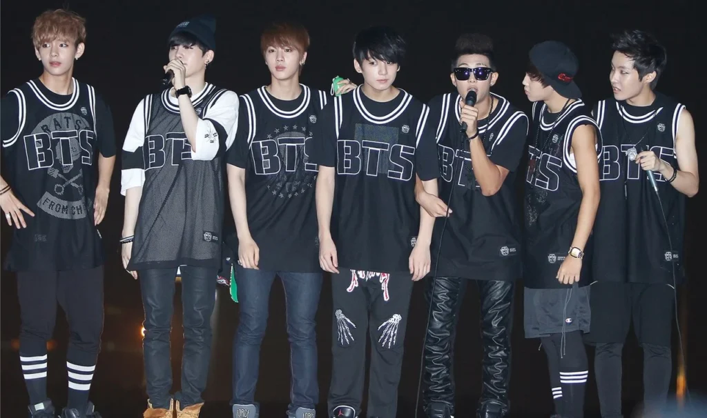 2013年7月のファンミーティングに登場したBTSのメンバー