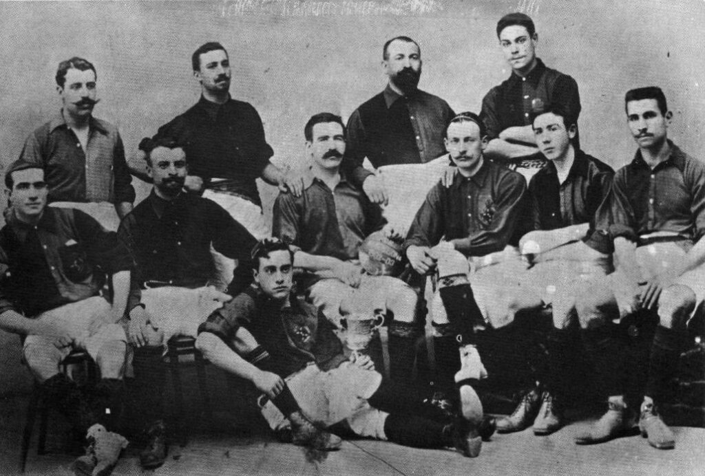 1903年のコパ・バルセロナで優勝したFCバルセロナのチーム