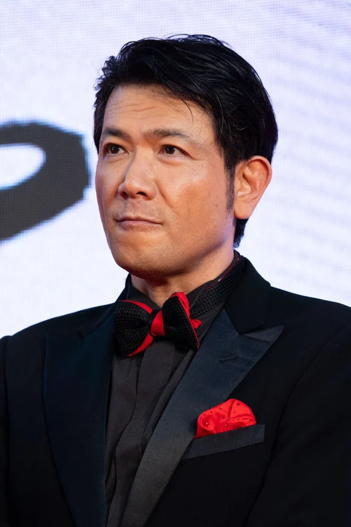 俳優の別所哲也の写真