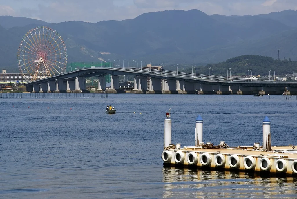 琵琶湖の東岸と西岸を結ぶ琵琶湖大橋