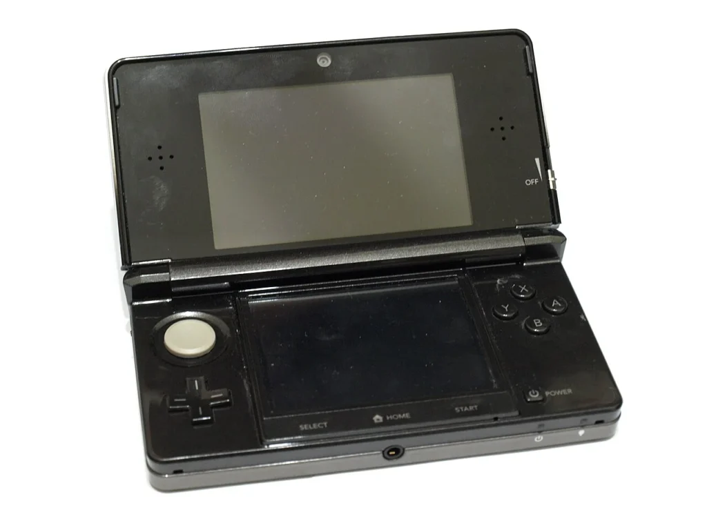 黒いニンテンドー3DS本体の写真