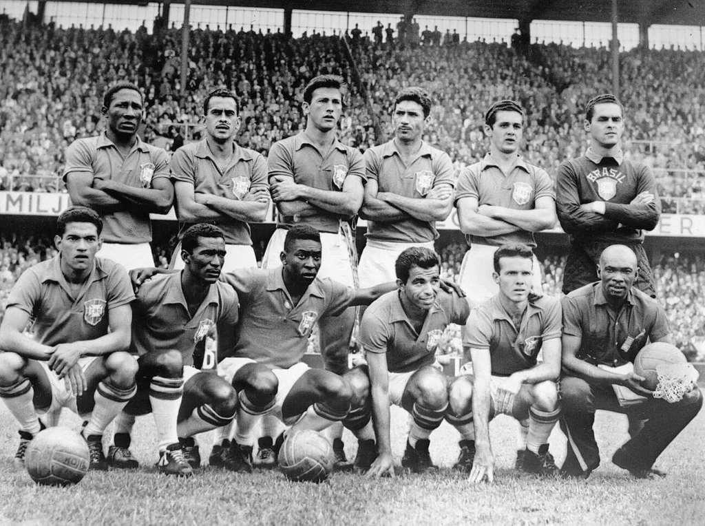 1958年ワールドカップ決勝前に並ぶブラジル代表選手