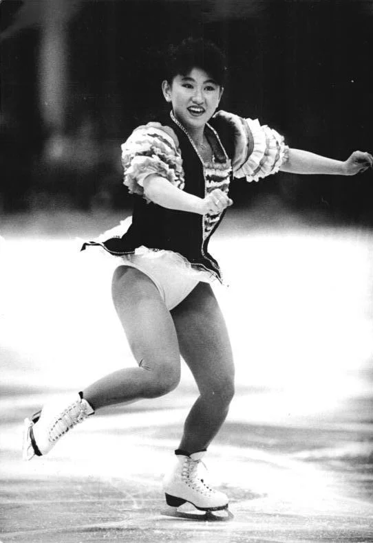 1989年に演技するフィギュアスケート選手の伊藤みどり