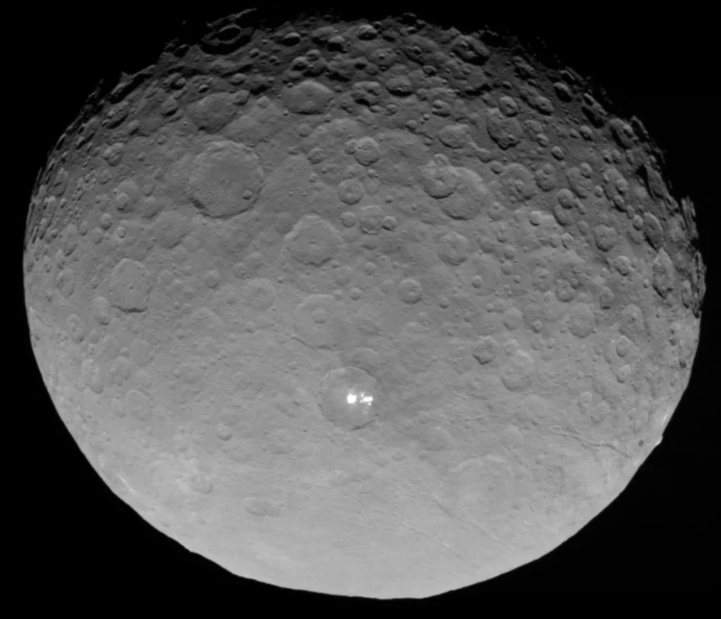 探査機ドーンが撮影した準惑星ケレス