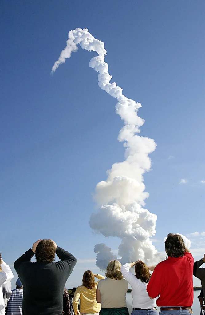 最後の任務STS-107へ打ち上げられるスペースシャトル・コロンビア