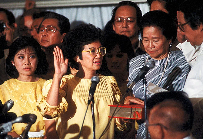 1986年2月25日に行われたコラソン・アキノ大統領の就任宣誓