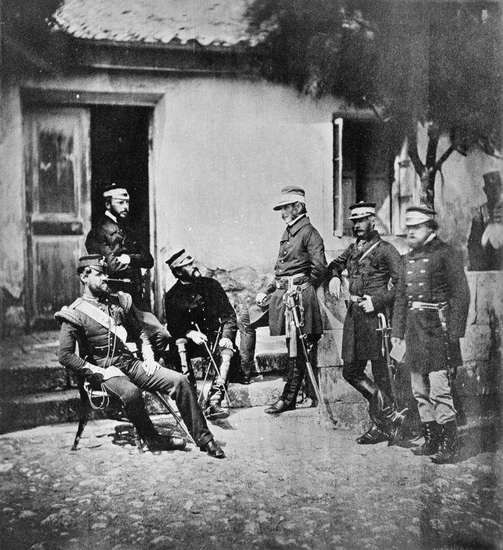 クリミア戦争中のイギリス軍司令部に集まった将校たち