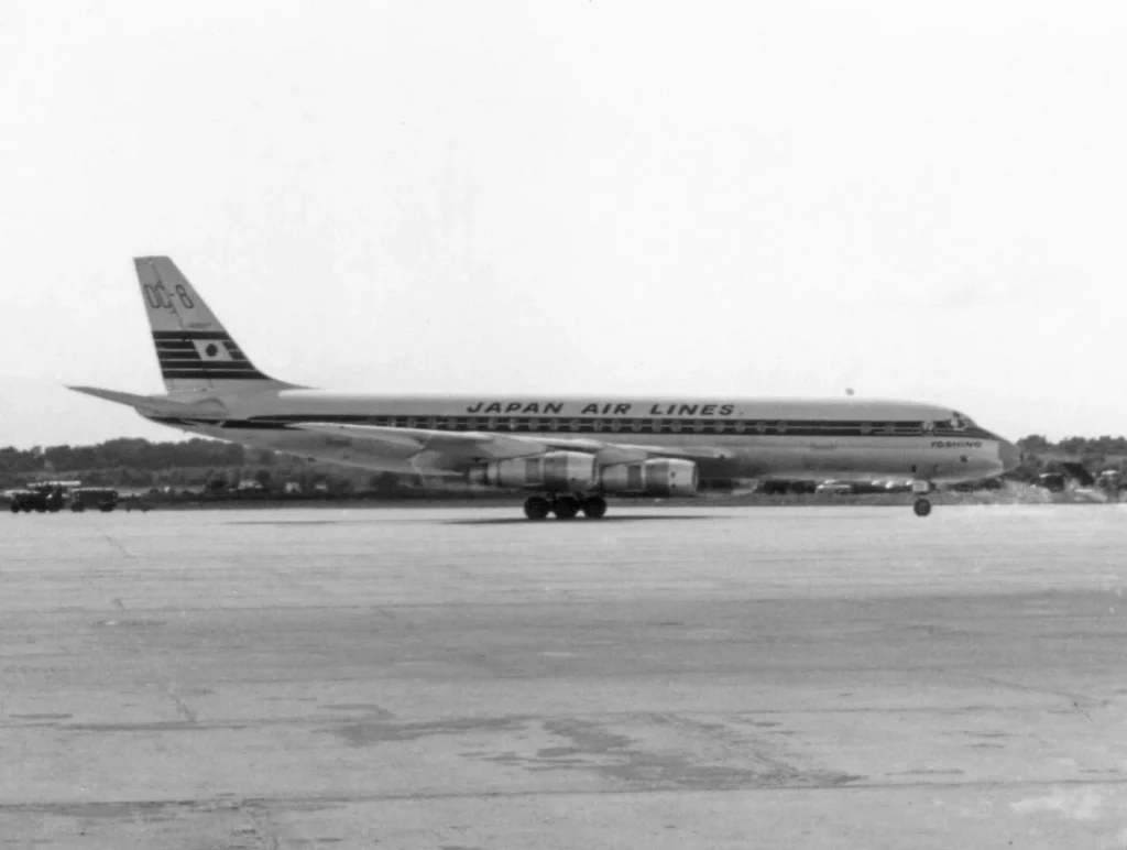 日本航空のダグラスDC-8旅客機の写真