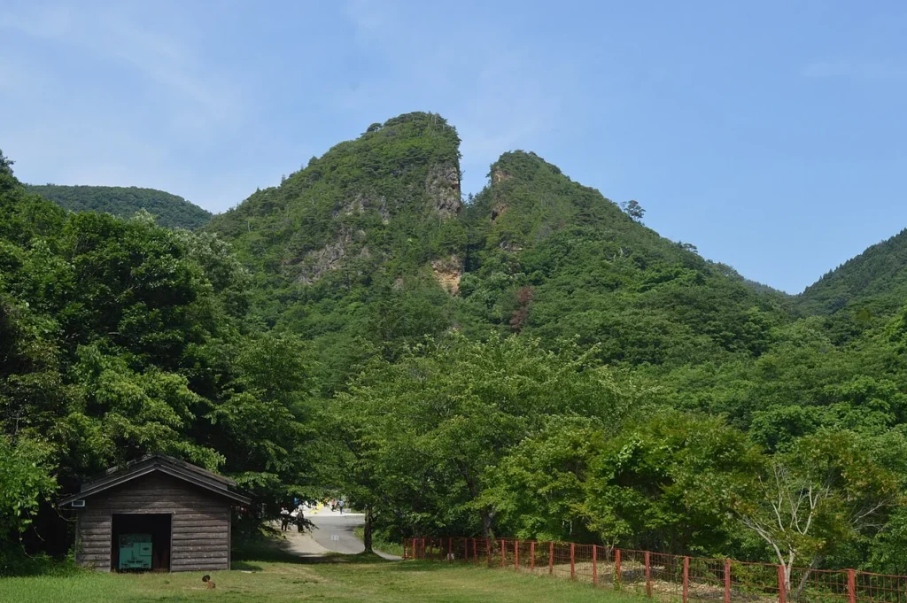 佐渡金山の露天掘り跡である道遊の割戸