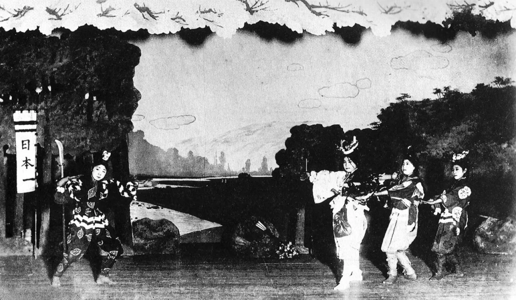宝塚少女歌劇の第1回公演で上演されたドンブラコの舞台写真