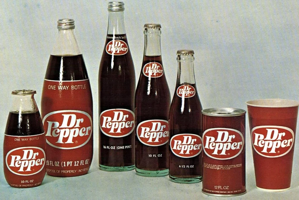 1971年当時のドクターペッパーの瓶や缶