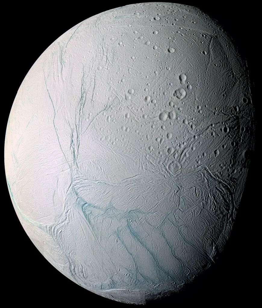 土星の衛星エンケラドゥスの氷に覆われた表面