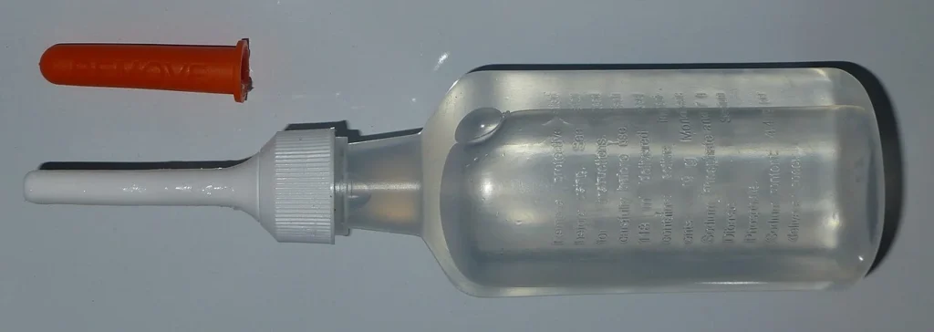 使い切りタイプの浣腸器具
