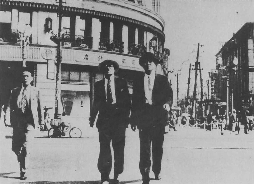 漫才師の横山エンタツと花菱アチャコの写真