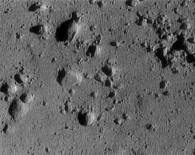 NEARシューメーカーが着陸直前に撮影した小惑星エロスの表面